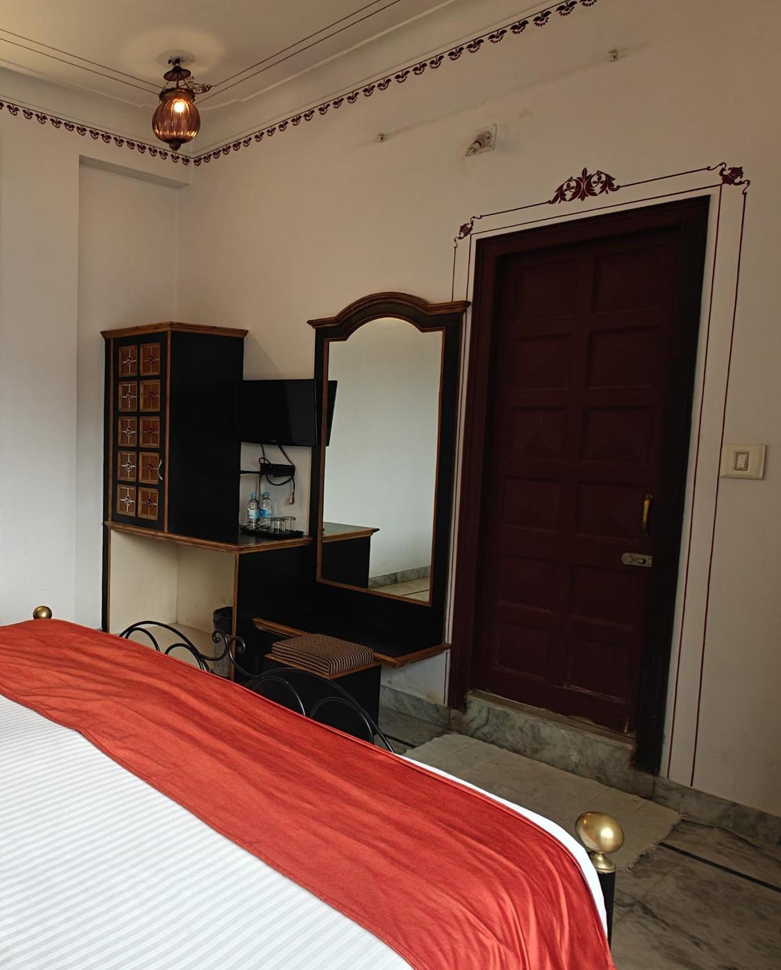 Baba Palace - A Heritage Hotel, Udaipur Buitenkant foto